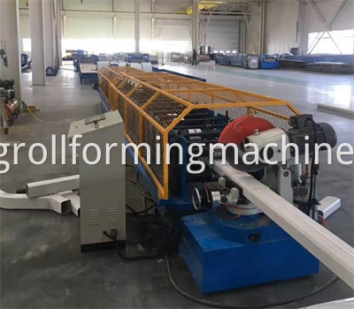 Downpipe roll forming machine